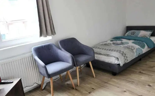 3-bed Cosy Apartment - Sleeps 8