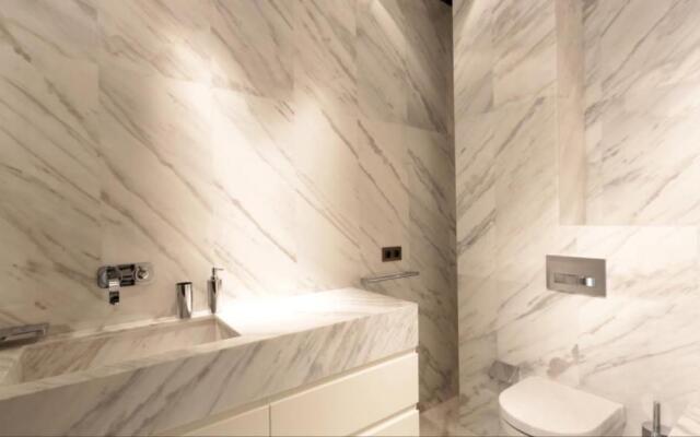 110 m2 golden square, renovated, 20metres croisette, parking private