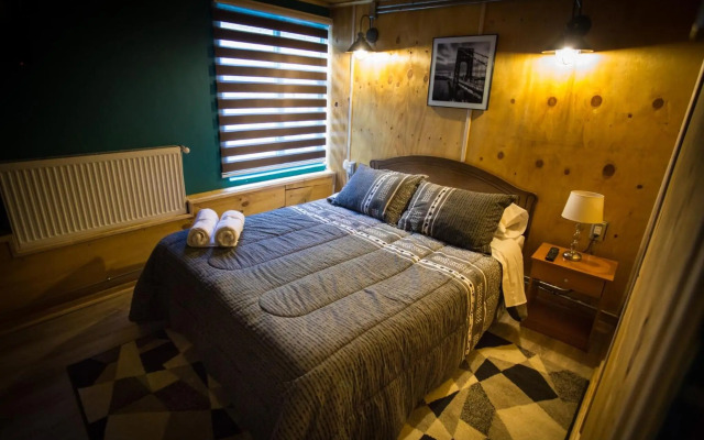 Hotel low cost y restaurant Colón