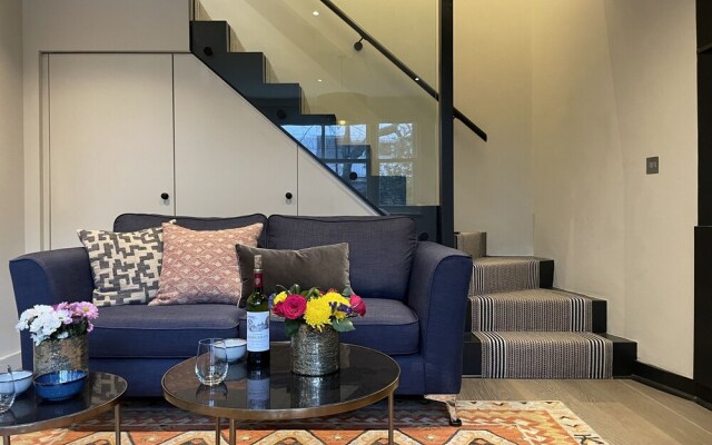 JOIVY Chic Mews house in S Kensington