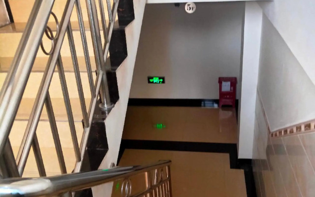 Jinying Express Hotel (Qujing North Railway Station)