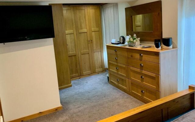 Deri-Down Guest House