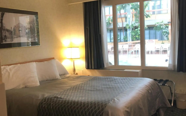Travelodge by Wyndham Winnipeg East