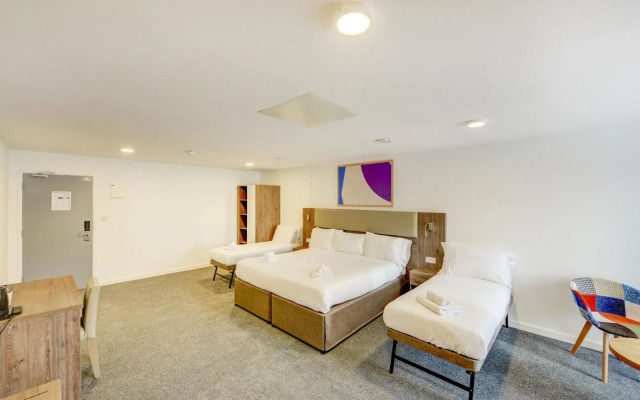 OYO Plymouth Central Hotel