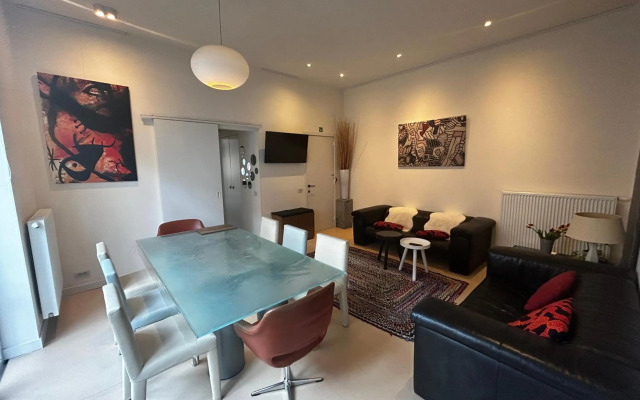 family stay Ostend 300m from beach free public Parking