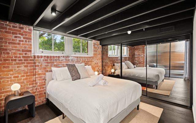 Stylish Riverside 2-bedroom Apartment in Teneriffe – Guest Rooms – Brisbane
