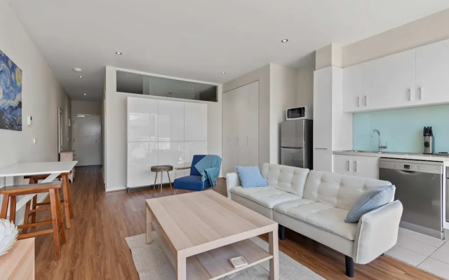 Stylish North Melbourne Stay – Guest Rooms – Melbourne