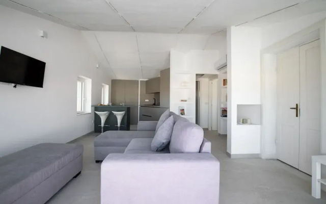 Romantic Apartment With Terrace by Wonderful Italy