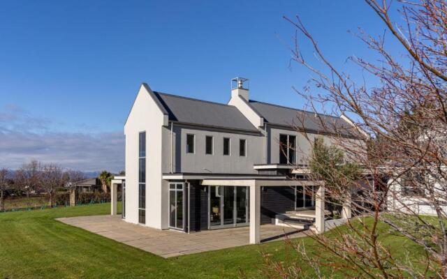 Elderberry Elegance - Wanaka Holiday Home