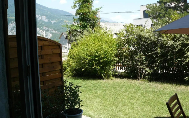 STUDIO ENTRE SAVINES ET EMBRUN PRES DU LAC DE SERREPONçON