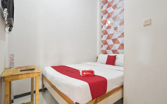 RedDoorz Syariah @ Tatasurya Guesthouse Malang