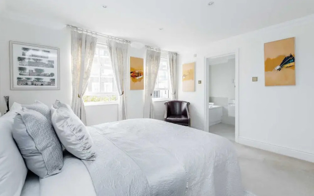 Beautiful House in Heart of Kensington
