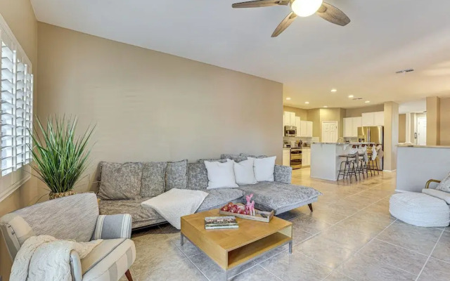 Family-friendly Goodyear Oasis: Fire Table, Pool!