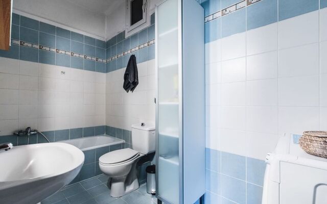 Chloe Apartments by QR booking