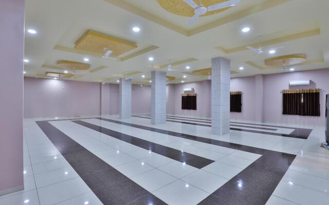 OYO 23174 Hotel Parth Inn