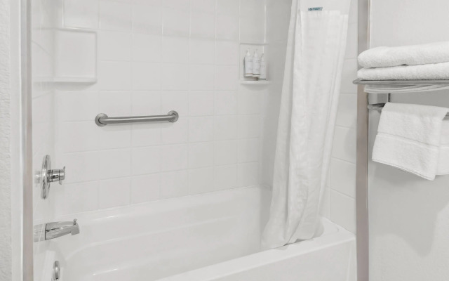 Super 8 by Wyndham Weatherford