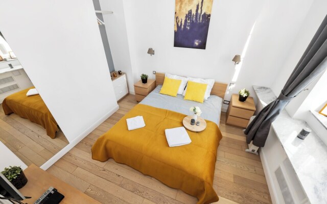 Lumina apart with view on Plac Zamkowy