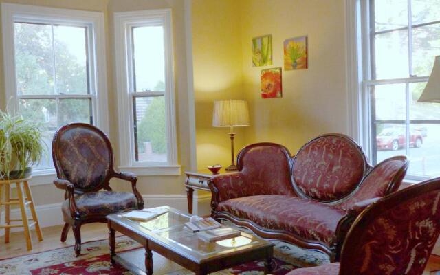 Davis Square Inn