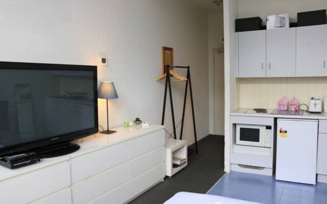 Cosy Newtown Studio Apartment With Swimming Pool