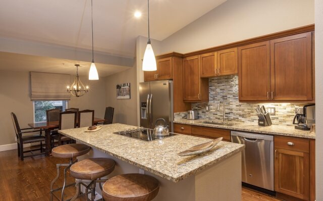 River Club 309 2 Bedroom Condo by Alpine Lodging Telluride