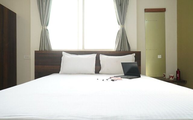 OYO 28029 Living Luxurious Studio Rooms