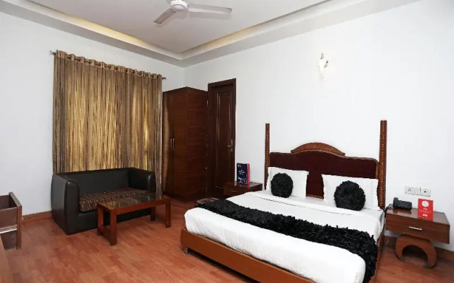 OYO 4258 Hari's Court Inns & Hotels