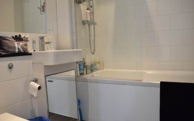 2 Bedroom Top Floor Apartment in Islington