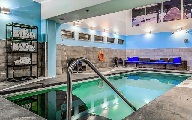 2 Bedroom Condo .Pool .Hot Tub .Gym .Spa