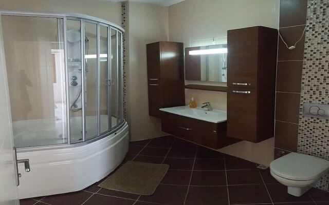 CE004 by Villaofsummer