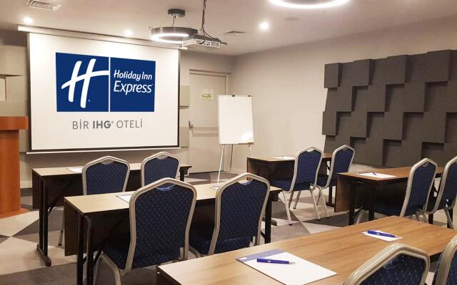 Holiday Inn Express Istanbul - Atakoy Metro, an IHG Hotel