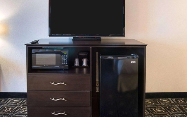 Quality Inn Brooklyn Center