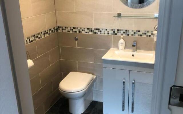 Private en-suite guestroom Ruthin