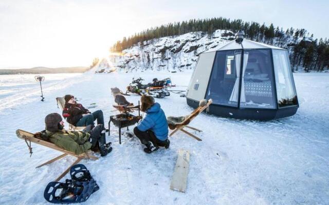 Room in Lodge - Peace & Quiet Hotel Floating Glass Room for 2 Guests Experience Northern Lights