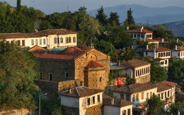 Terrace Houses Sirince - Fig, Olive Clockmakers and Grapevine