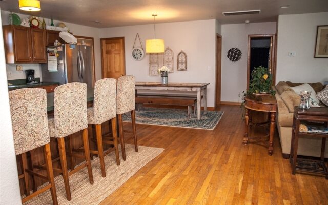 Austin's Pointe 4 Bedroom Cottage by RedAwning