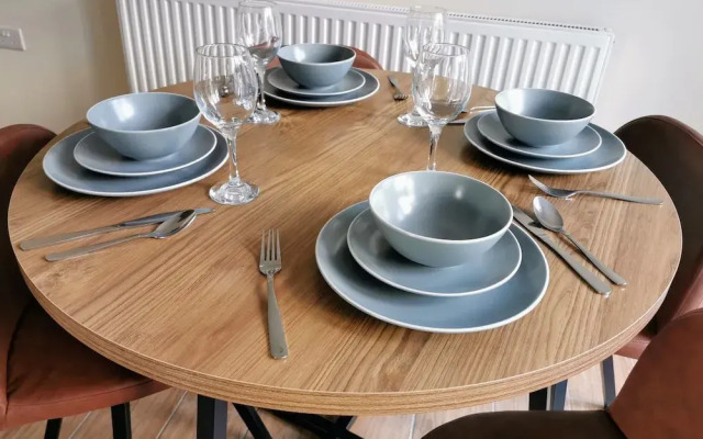 3bed Full House - Free Parking - Family Friendly!