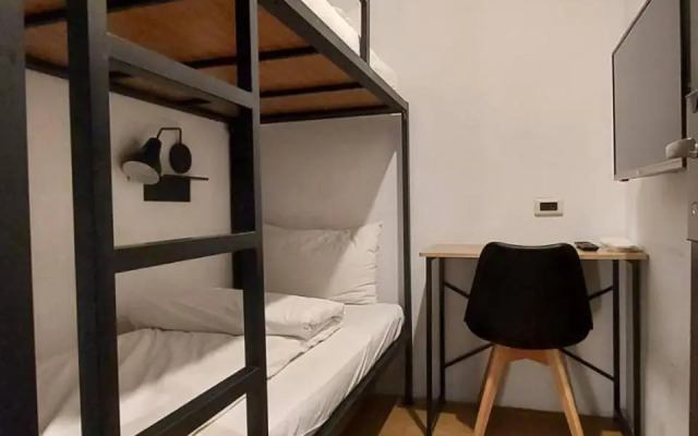 Daan Park Hotel - Hostel