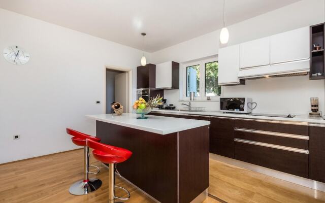 Beautiful Home in Lovran With Sauna, Wifi and 4 Bedrooms