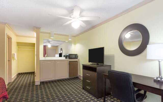 Days Inn by Wyndham Savannah Airport