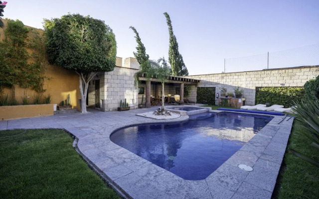 Angelic Centro 2BR with Pool