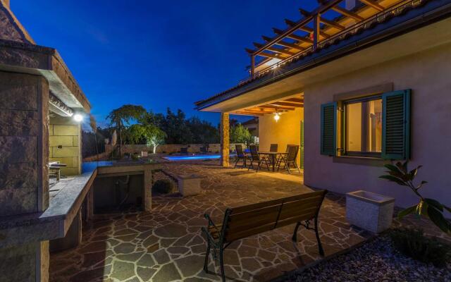 Rustic Villa Viamare