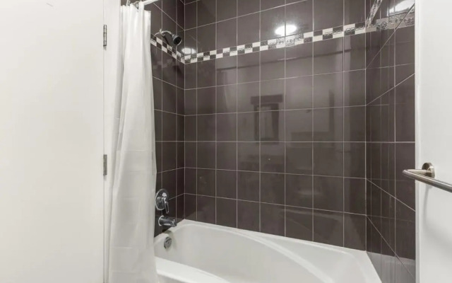 M11 The Simpsons Suite 3BR in The Heart of MTL