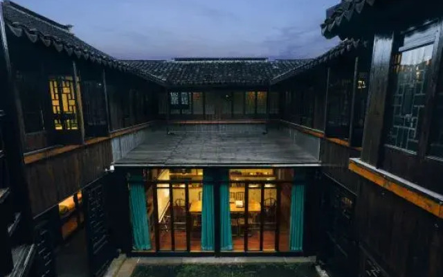 Yizai Qingyun Chinese-style Courtyard