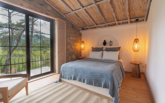 Izz Getaway – Adults Only