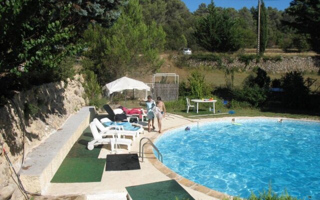 House With 3 Bedrooms in Peyrolles-en-provence, With Wonderful Mountai