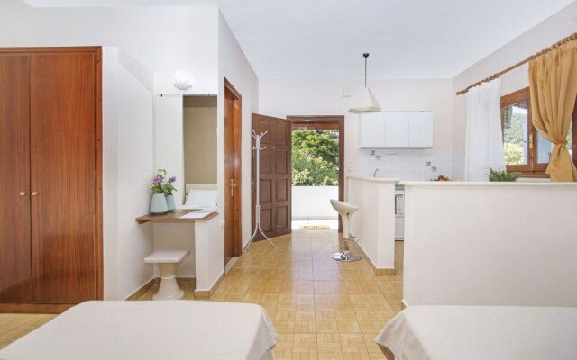 Nikolouzos Sunny Estate