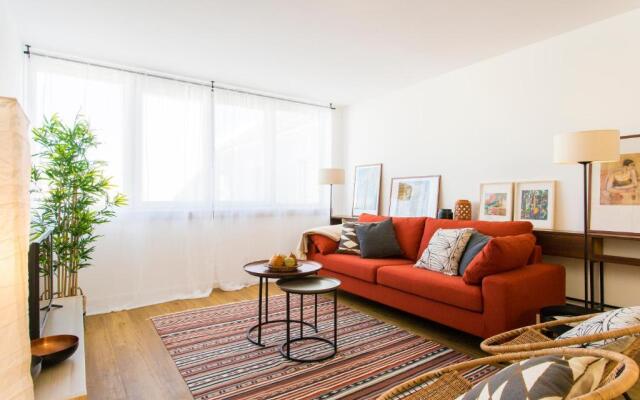 Amazing City Center 2 bdr flat!