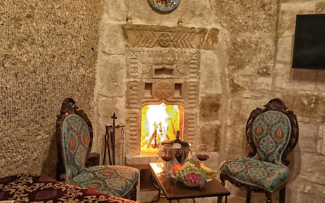 Traveller's Cave Hotel