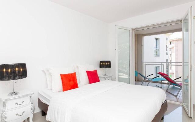 Martinez Hotel Area: Modern 3 Bedrooms W/ Terrace