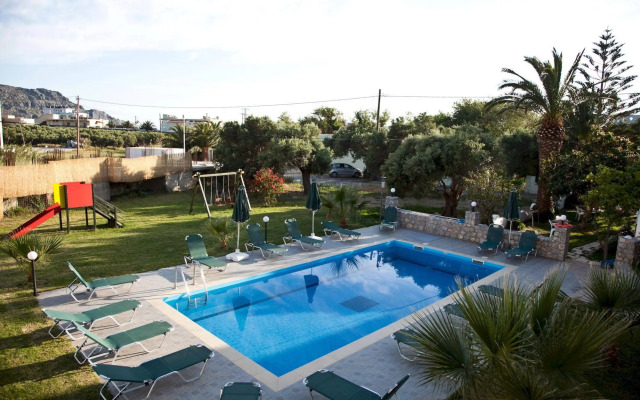 Manolis Apartments